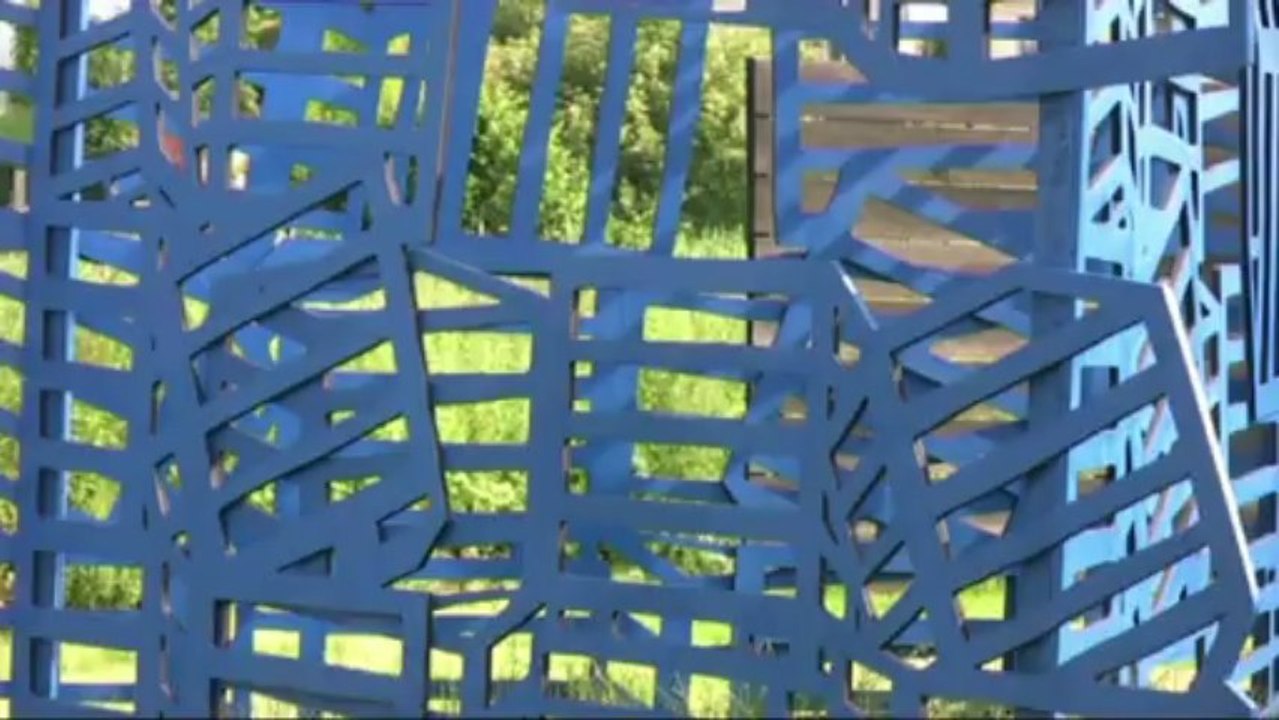 Green plant, yellow flower, blue dye, de Jo Chapman et Steve Papps, Hortillonnages Amiens 2013