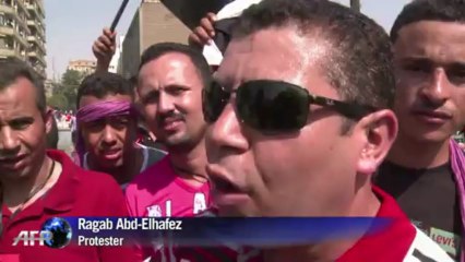 Demonstrators in Cairo keep pressure on Morsi