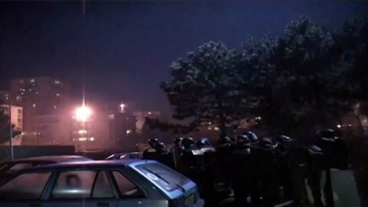 Villiers le Bel (France) 27/11/2007 Emeutes (coup de feu)  © LTL News