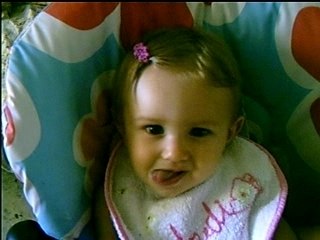 Clélia qui tire la langue