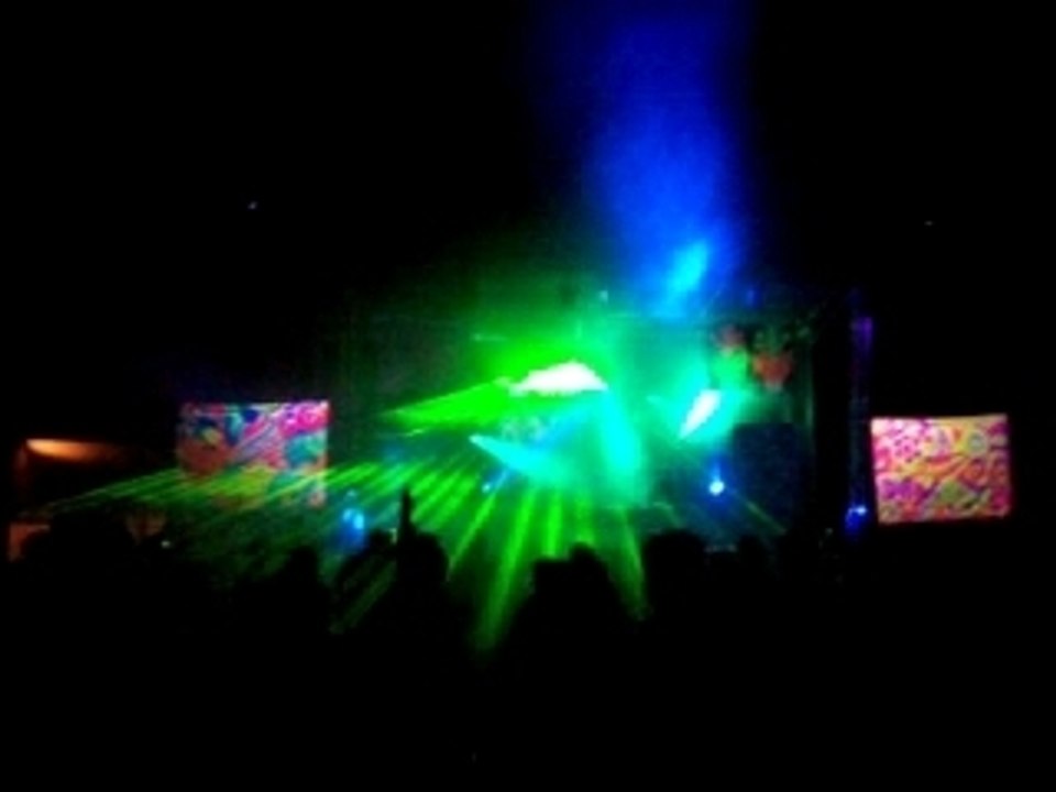 Stone Age 2006 bio tonic vu du public / laser