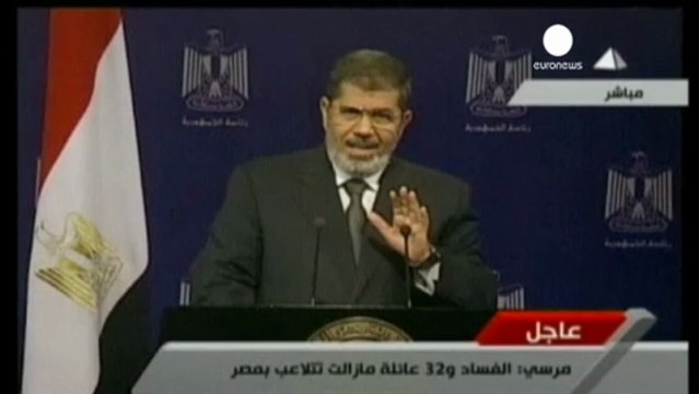 Mursi appears on television vowing to stay on as president