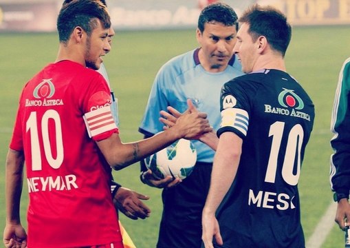 Neymar humilie Diego Lugano et marque de 45 mètres !