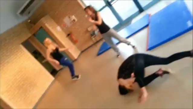 URBAN DANCING CREW (Atelier Hip-Hop Brêmes les Ardres) 2013.