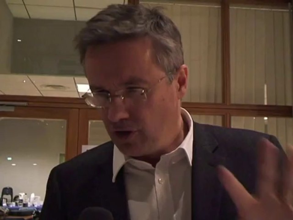 Dupont-Aignan: "L'ensemble du système se méfit du peuple français".