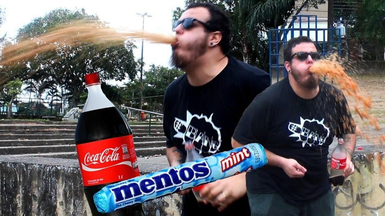 Boire Coca Cola et manger des Mentos