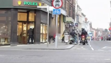 Le sac à main, arme fatale contre les cambrioleurs