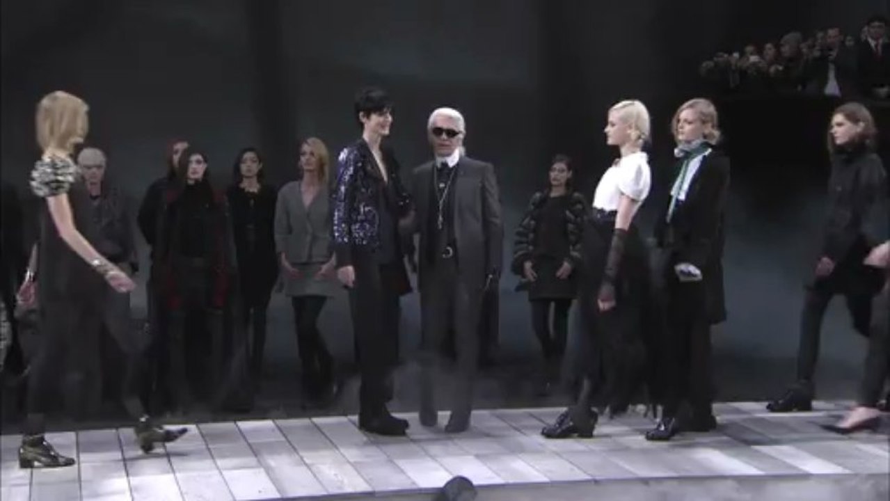 Le défilé Chanel lors de la fashion week 2011