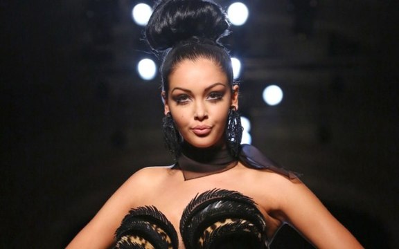 Défilé Gaultier : Nabilla a assuré grave