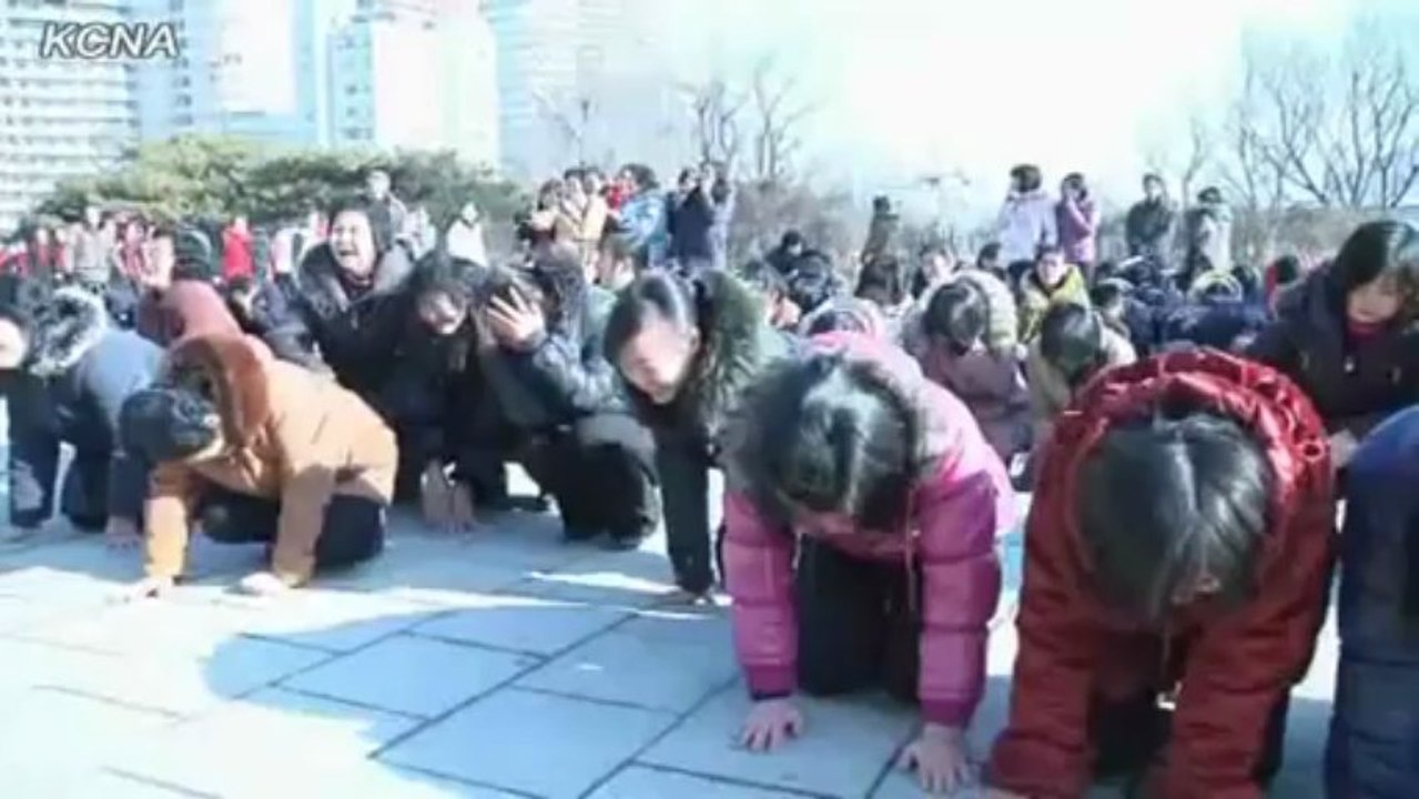 Pleurs et cris pour la mort de Kim Jong-Il