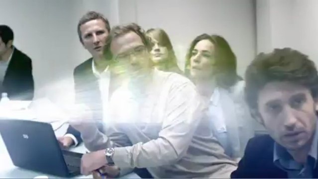 Les hommes s'assoient sur les femmes