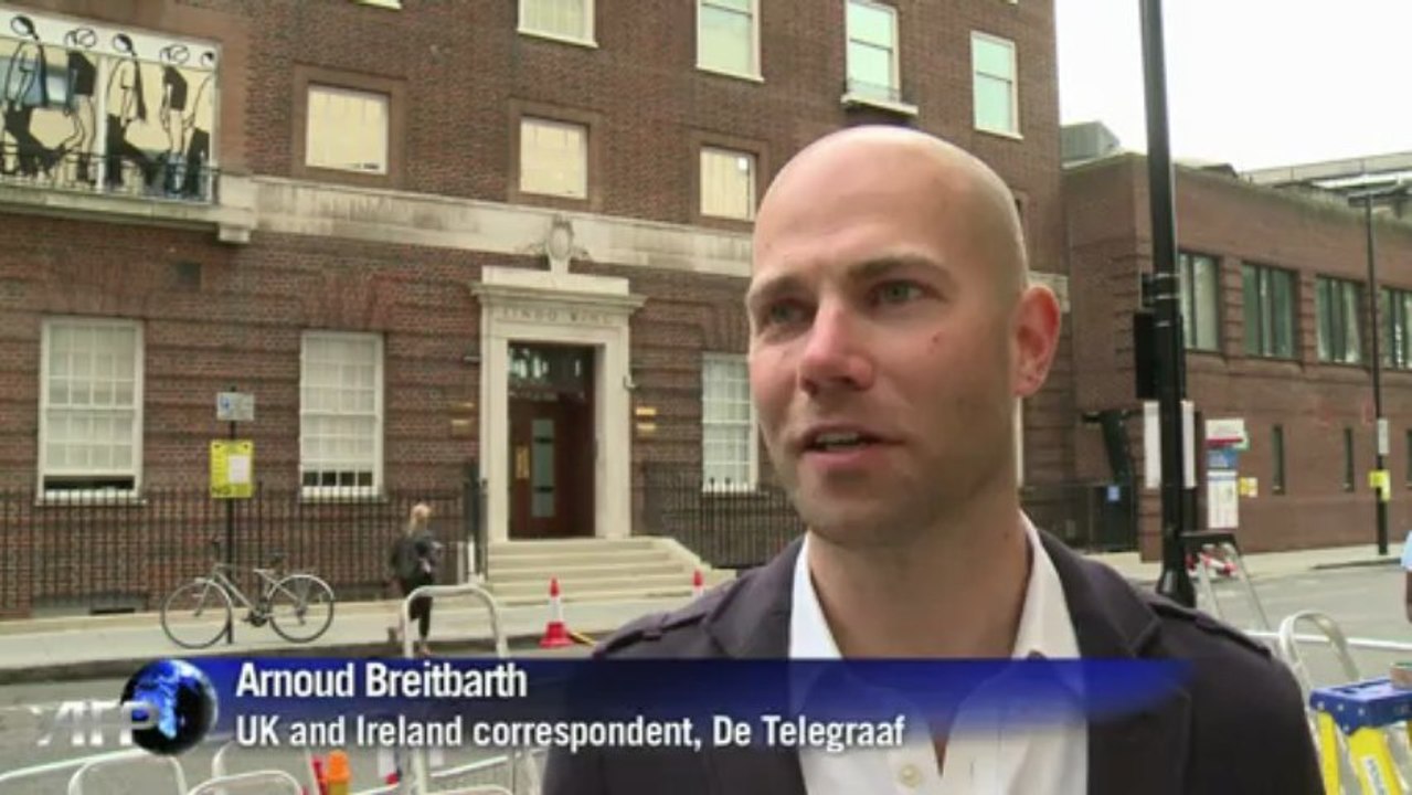 Media wait for Kate outside London hospital