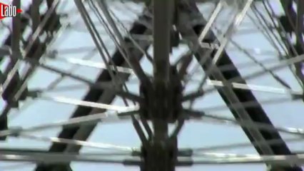 Un Suppo dans «le cul de la Pyramide» du Louvre