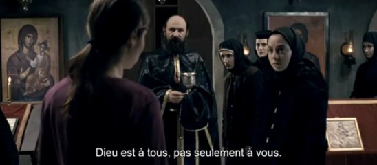 Au-delà des collines