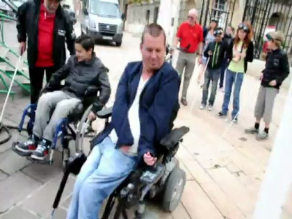 Les jeunes Noyonnais ont testé l'accessibilité aux personnes handicapées