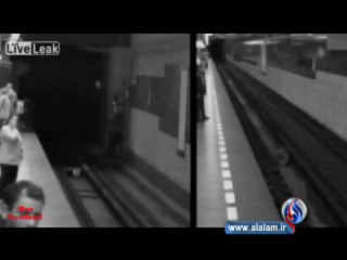 فتاة تسقط تحت قطار ثم تقوم وهي تنفض الغبار عن ثيابها