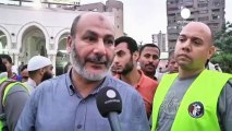Isolés et encerclés, les manifestants pro-Morsi...