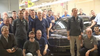 Hamilton w fabryce samochodów