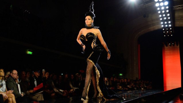 Nabilla défile pour Jean-Paul Gaultier !