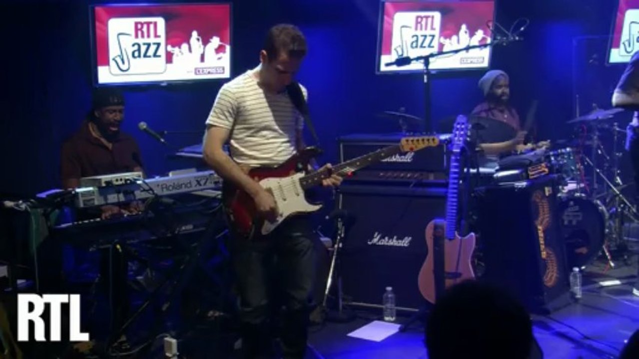 Richard Bona - Three views of secret en live dans RTL Jazz Festival présenté par Jean-Yves Chaperon