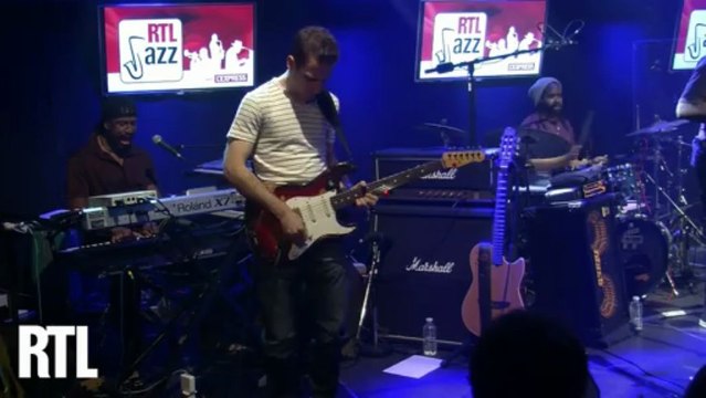 Richard Bona - Three views of secret en live dans RTL Jazz Festival présenté par Jean-Yves Chaperon