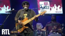 Richard Bona - Suninga en live dans RTL Jazz Festival présenté par Jean-Yves Chaperon
