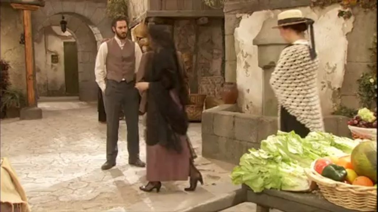 Francisca se encuentra a Raimundo y Tristán en la plaza
