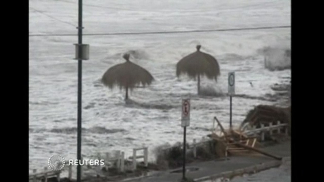 Massive ocean swells pound Chile's coastline