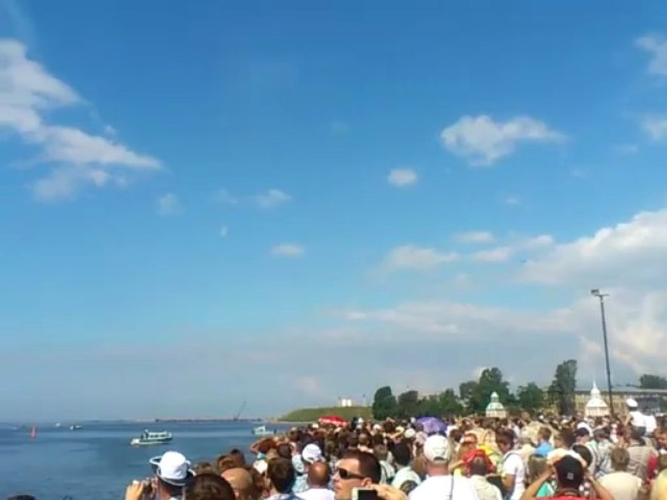 Пилотажная группа "Русь" на Военно-морском салоне 2013 (середина)