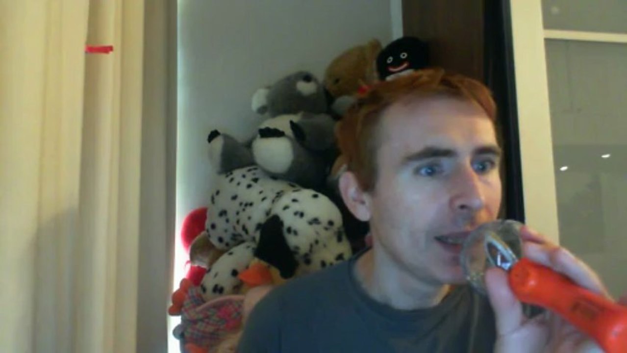 Wiwi égratigne "zouk la sé sel médikaman nou ni" de Kassav'