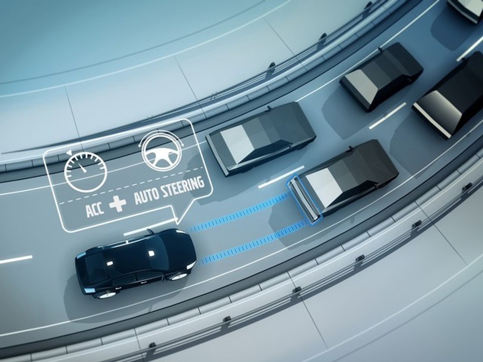 Système Volvo de régulateur de vitesse adaptatif avec assistant directionnel