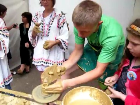 Elevul Apetrei Denis, din Herta, venit in tabara ROMANASUL-Iasi 4 iulie 2013 Parcul de Cultura Copou