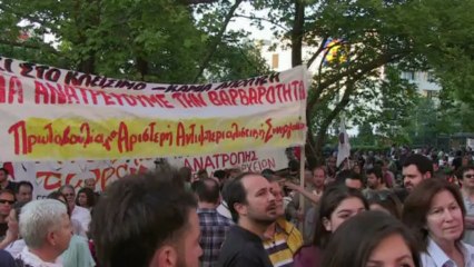 Grèce/ERT: licenciés, les journalistes continuent de travailler