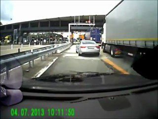 2 imbéciles venus de l'Est