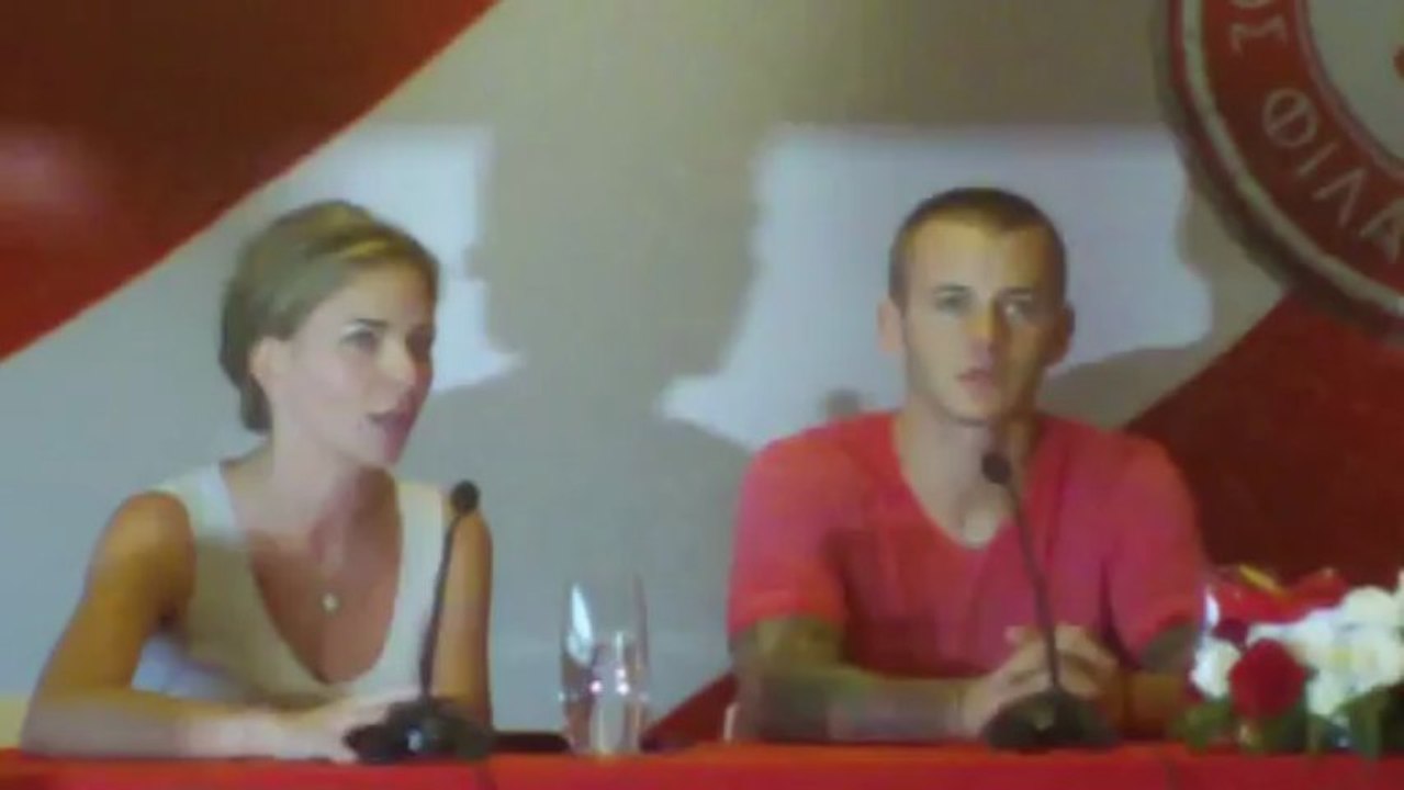 Η επίσημη παρουσίαση του Βάις από την ΠΑΕ Ολυμπιακός (3)