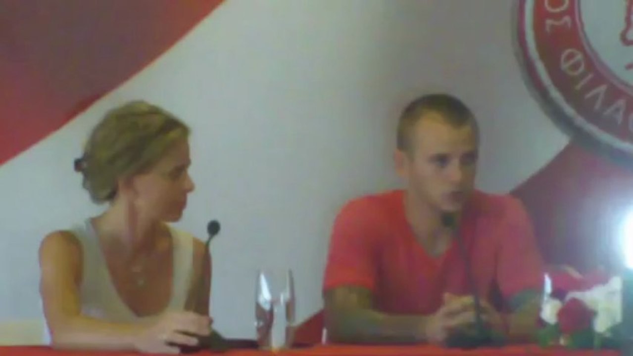 Η επίσημη παρουσίαση του Βάις από την ΠΑΕ Ολυμπιακός (5)