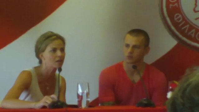 Η επίσημη παρουσίαση του Βάις από την ΠΑΕ Ολυμπιακός (6)