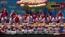 Record du monde, il avale 69 Hot-dogs en 10 minutes !