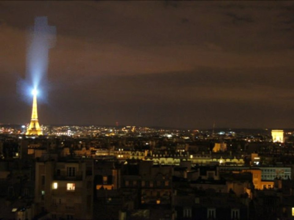 La Marmotte Bleue Paris by night