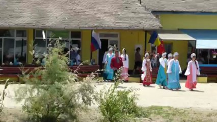 Участников симпозиума встречает жители села Миля 23