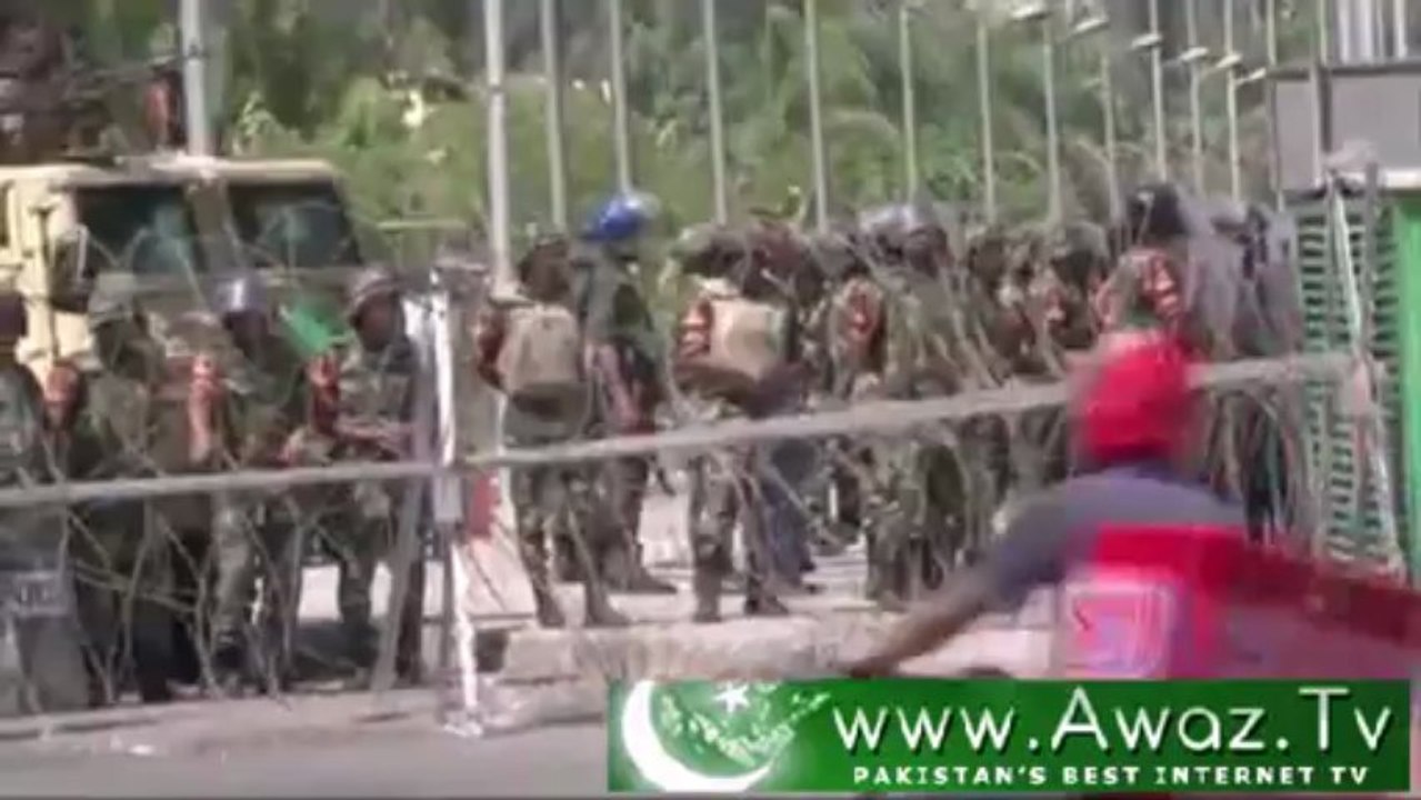 Raw_ Troops Open Fire on Morsi Supporters