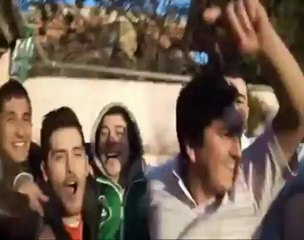 Opening a beer bottle the Argentinian way