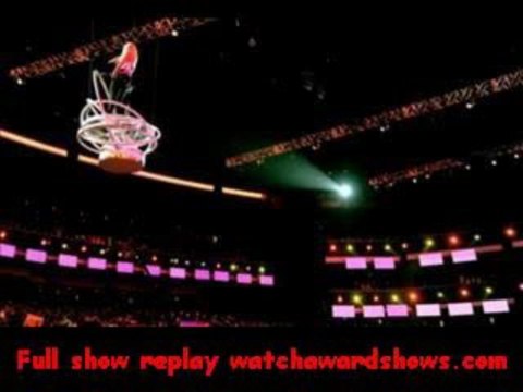 Nicki Minaj gives Chris Brown an assist on Love More BET Awards 2013