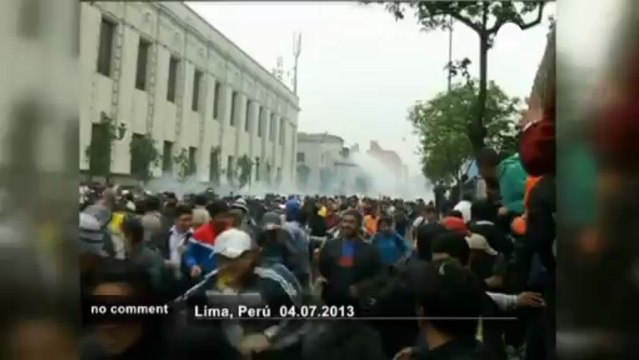 Pérou: affrontements entre manifestants et... - no comment