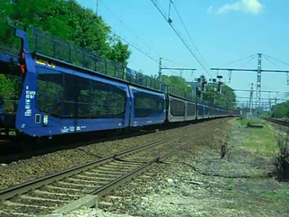 TRAIN EUROPORTE WAGONS PORTE-AUTOS VIDES