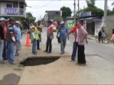 La placa de concreto que estaba en mal estado en la calle 15 en las horas de la mañana  se hundió por culpa de una imprudencia