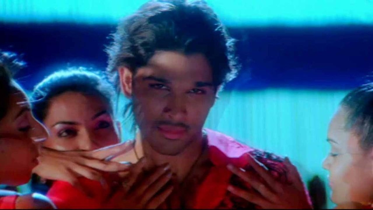 Varudu movie Songs - Saare Jahaa - Allu Arjun Bhanu Sri Mehra