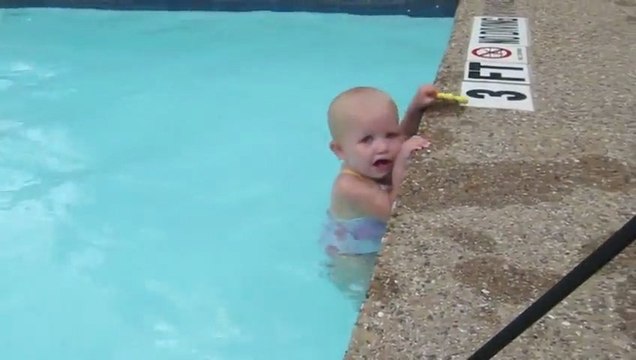 Baby Swims Across Pool in One Breath