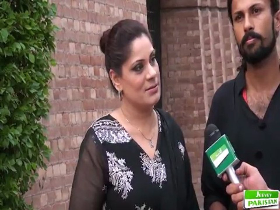 Baber & Neha Snake Dancers talking with Jeevey Pakistan News At Al Hamra Lahore.