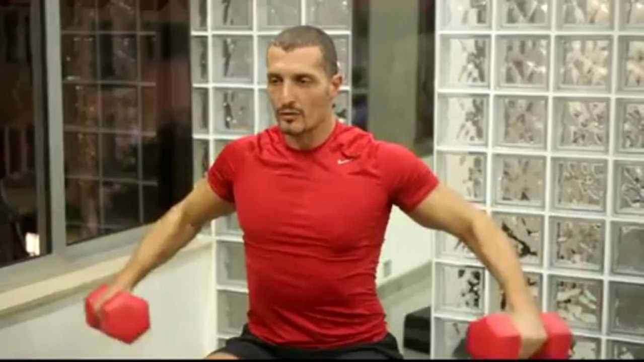 Geniş ve Hatlı Omuz Kaslarına Sahip Olun..